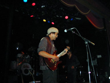 Galaxy Theatre, Santa Ana, Ca. USA. Dec. 26. 2003. Photo: Chris Utter